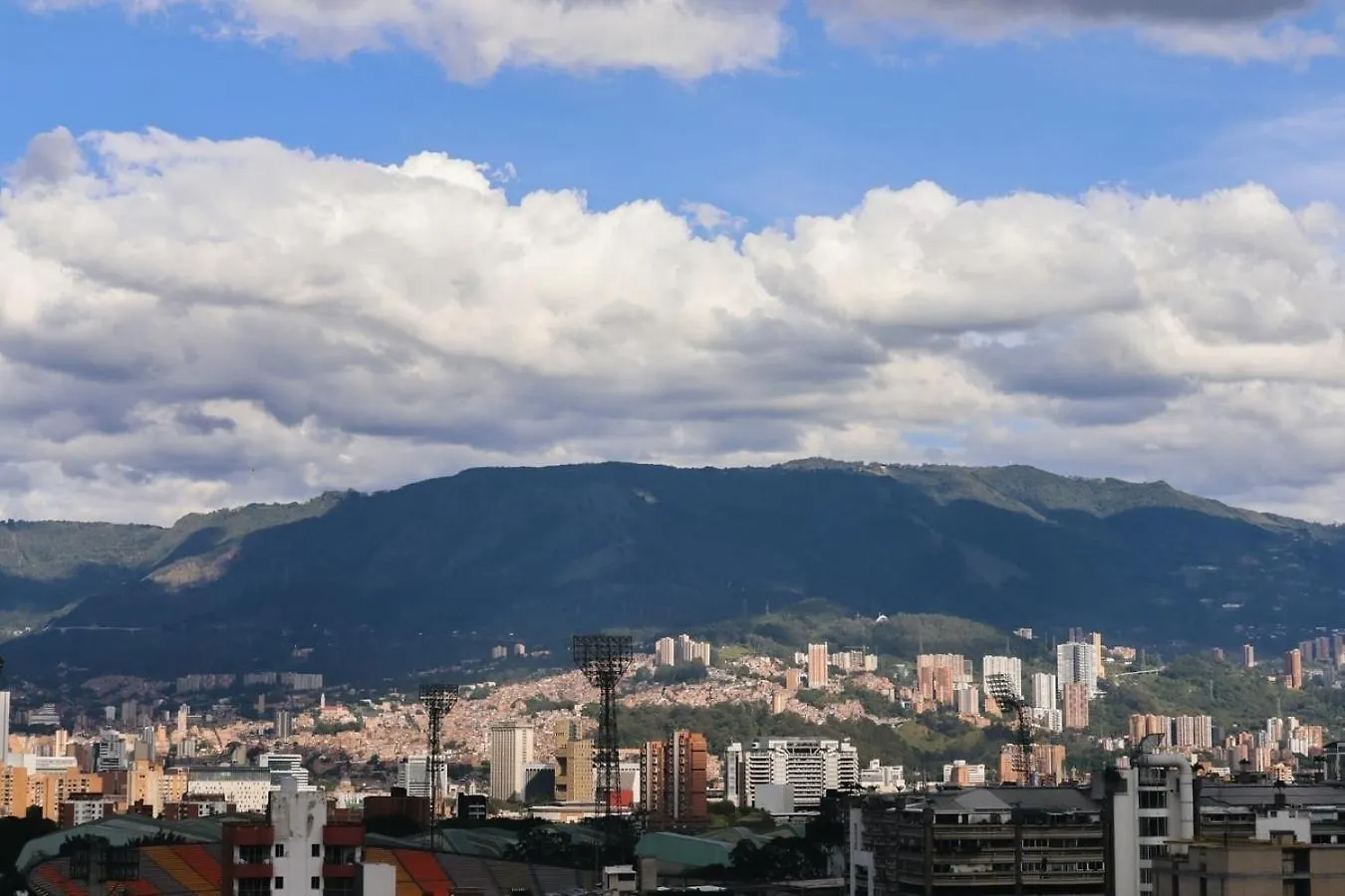 Comfortable Stadio Suite Rosa Negra Medellin