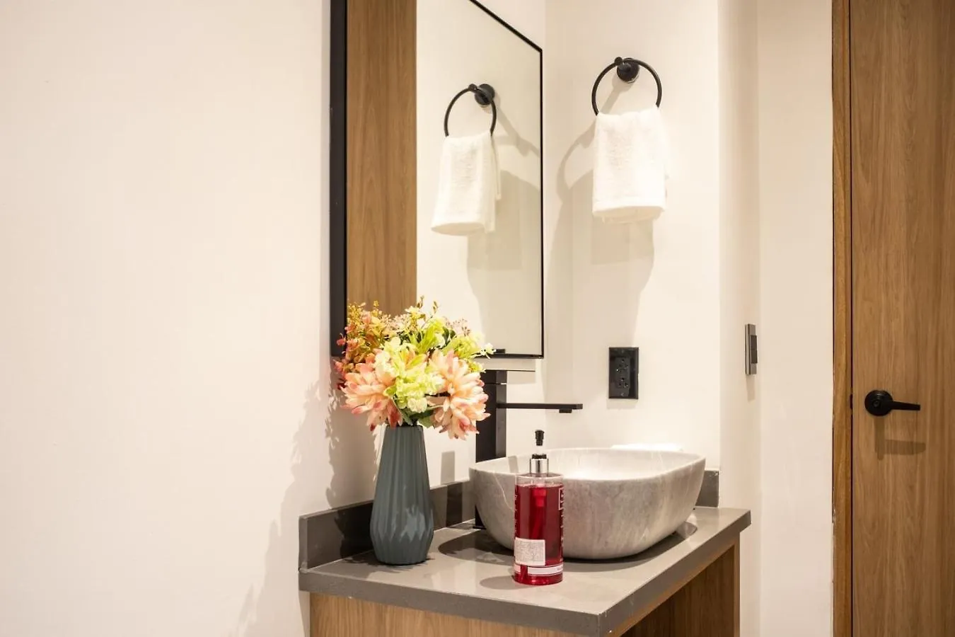 Comfortable Stadio Suite Rosa Negra Μεντεγίν